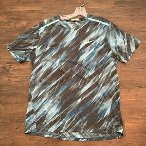 Men’s Nike running v neck shirt size XL dri-fit